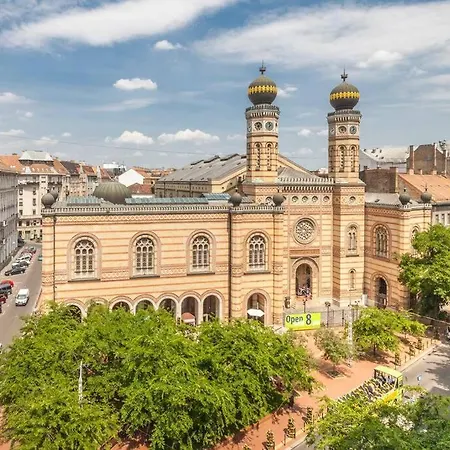 Victoria Palace Synagogue View * Budapest